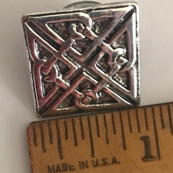 gold celtic cloak clasp with endless chain - Picture 6 of 6